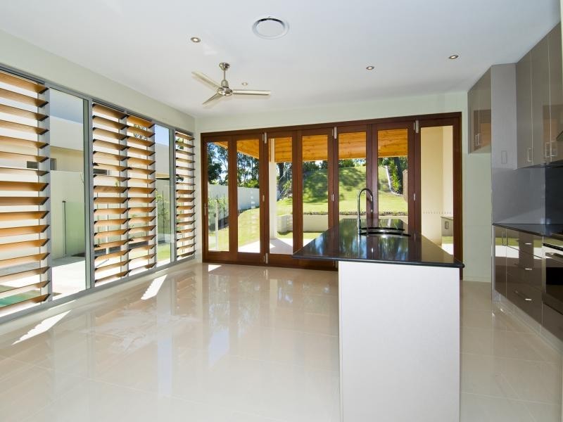 8007A Vista Drive, Benowa QLD 4217